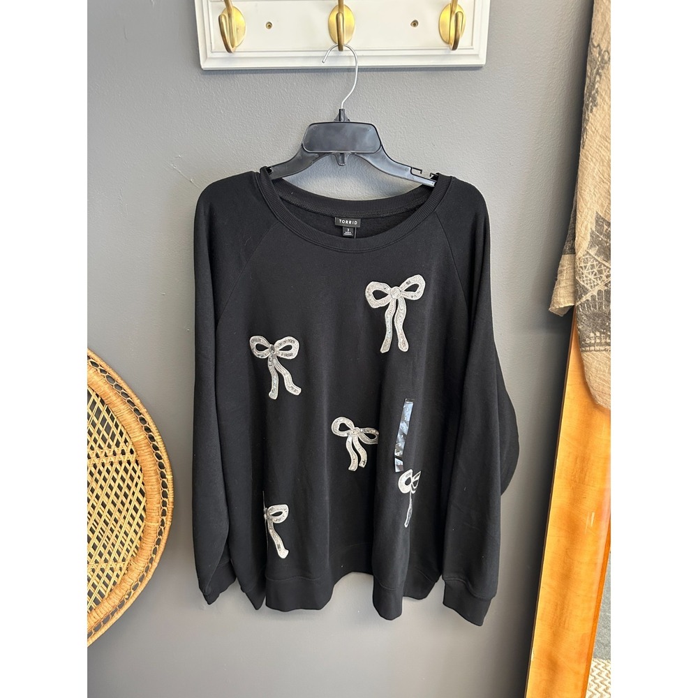 Torrid Sequin Sweatshirt Womens 3 (22/24) Black Bow Cutesy Casual Glam Top NWT